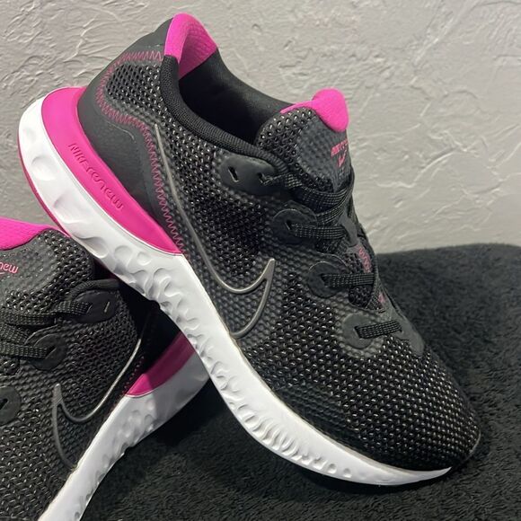 🔥🔥NIKE Renew Run Running Shoes Sneakers Black/Hot Pink Women Sz 11 - PERFECT - Picture 2 of 13